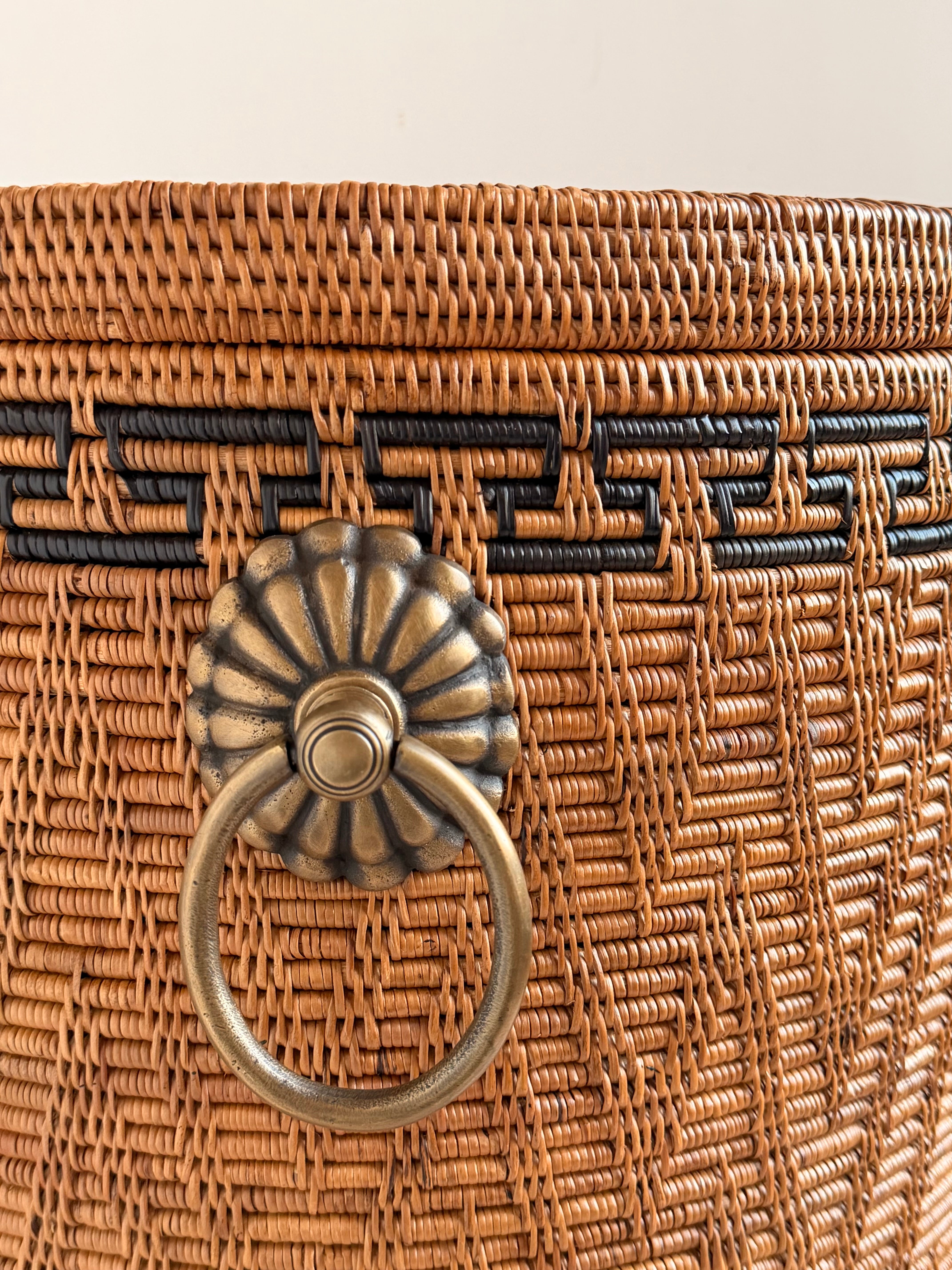 BAX-416SIN-M 真鍮取っ手蓋付き円柱バスケット(黒模様・φ42×H50)無料配送