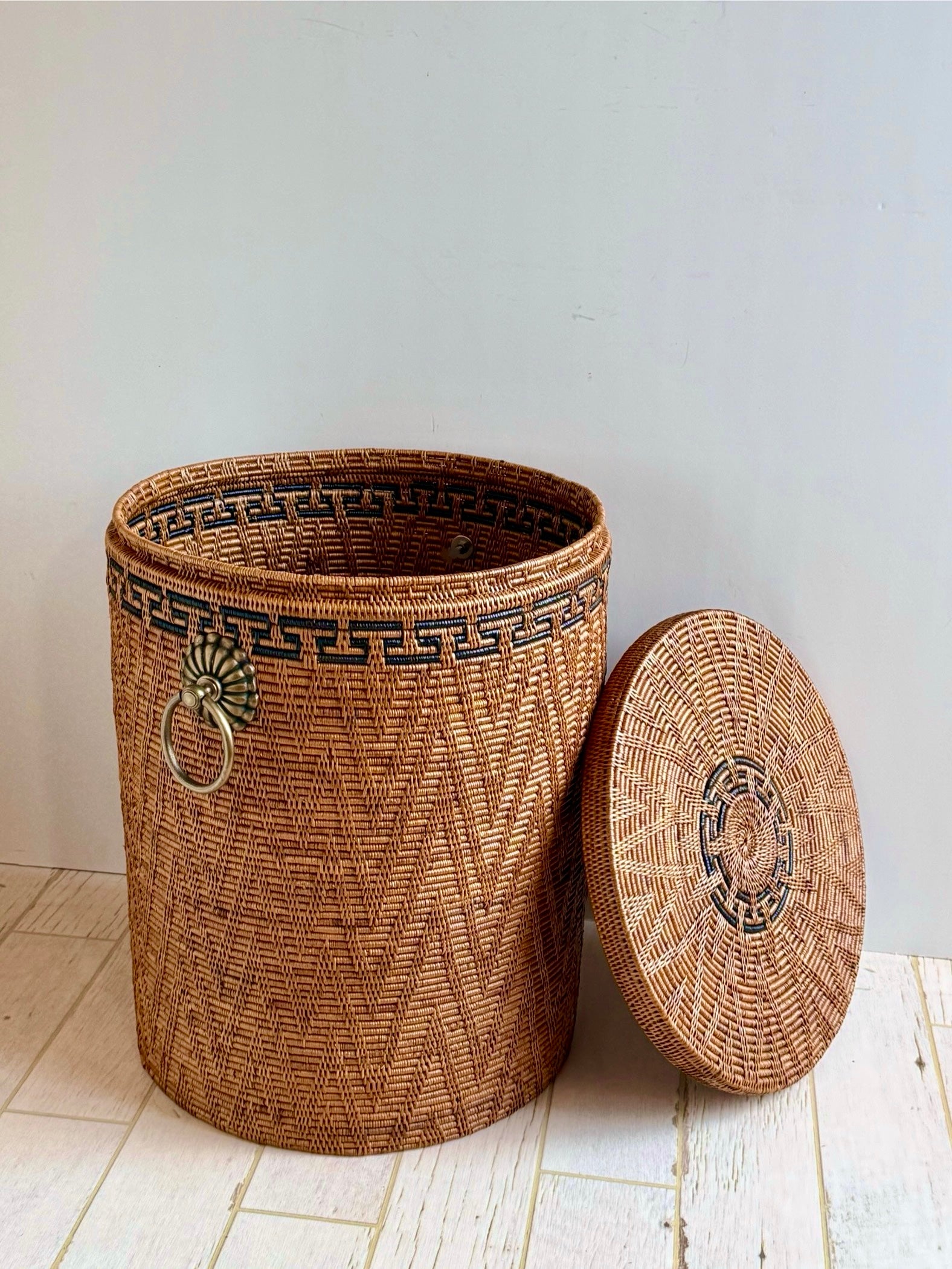 BAX-416SIN-M 真鍮取っ手蓋付き円柱バスケット(黒模様・φ42×H50)無料配送