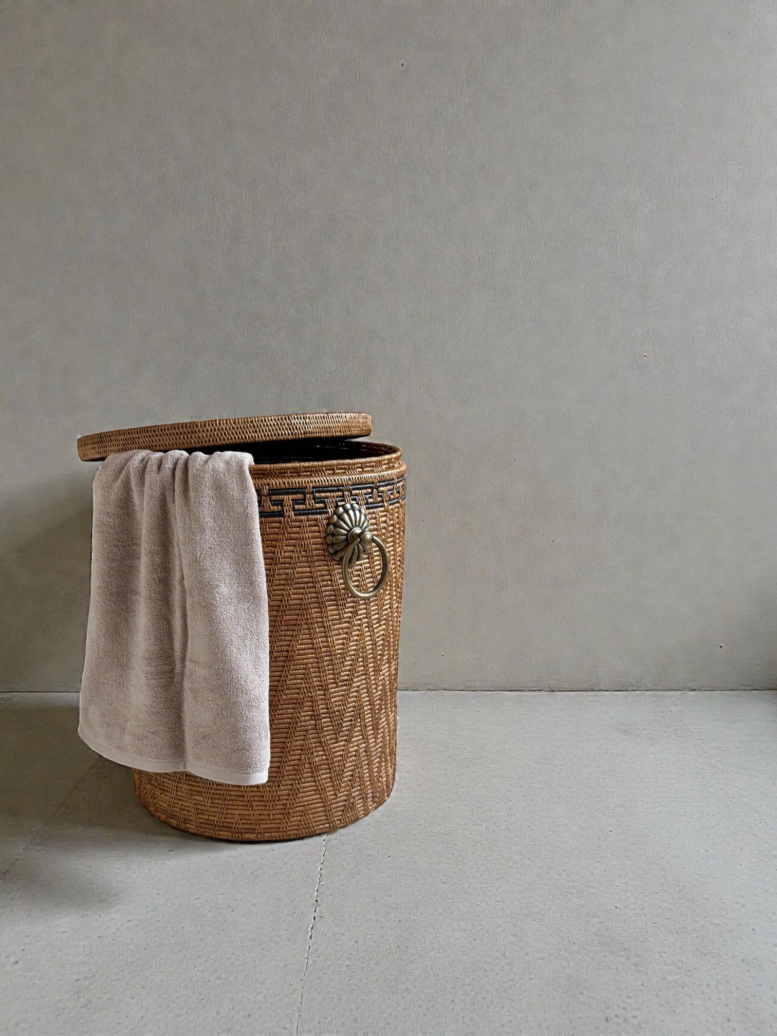 BAX-416SIN-M　真鍮取っ手蓋付き円柱バスケット（黒模様・φ４2×Ｈ50）無料配送