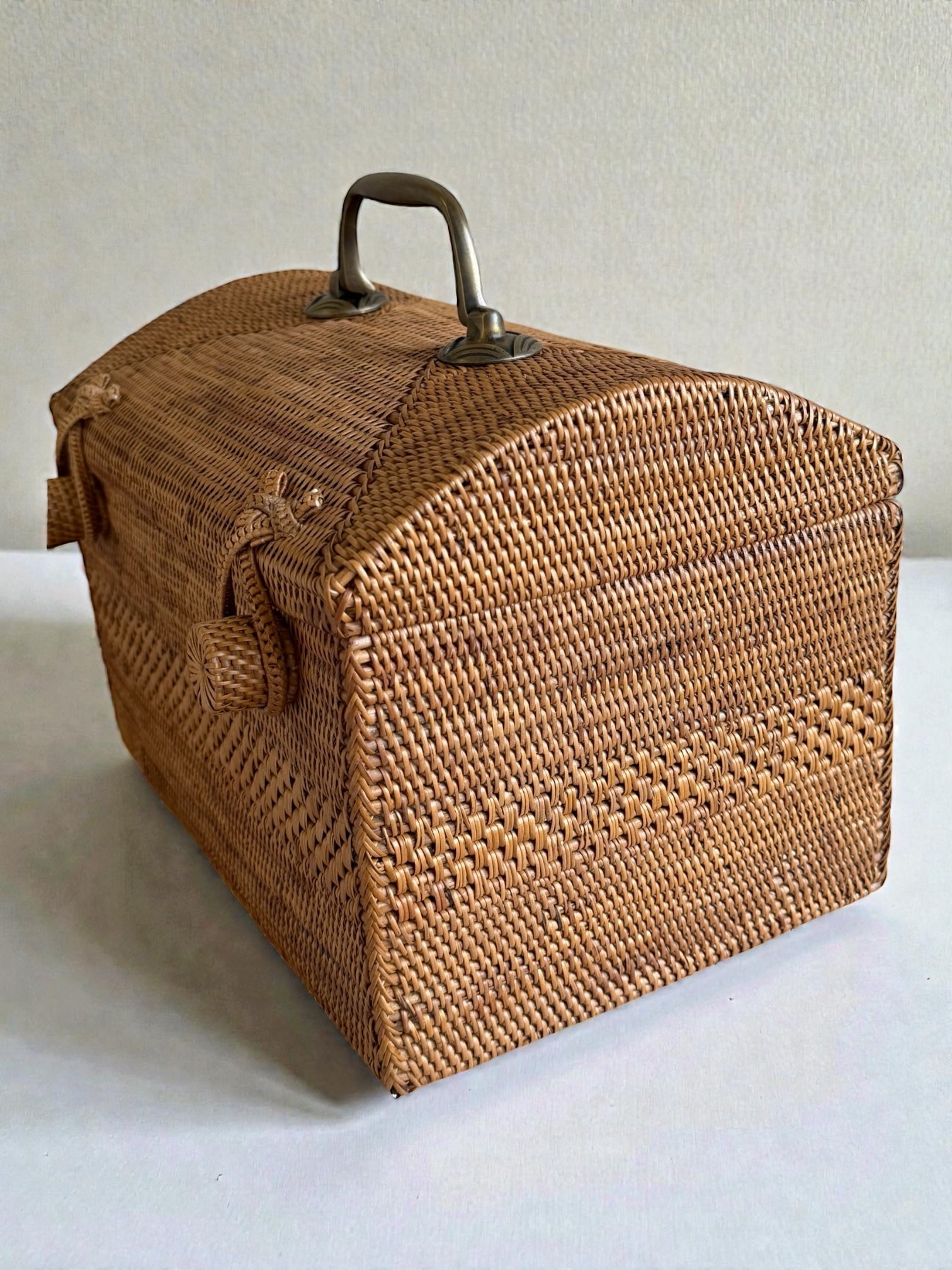 BAX-264SIN　真鍮取っ手ドーム形蓋付きバスケット（無地・W30×D20×H20)無料配送